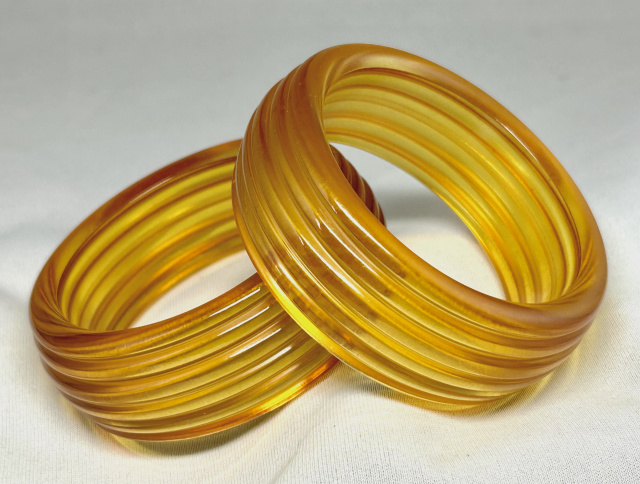 BB248 applejuice bakelite bangles